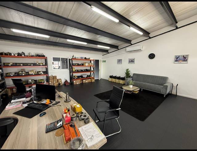 206M² WAREHOUSE TO LET IN SPARTAN